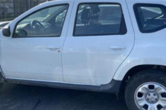 Feu arriere stop central DACIA DUSTER 1