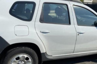 Feu arriere stop central DACIA DUSTER 1