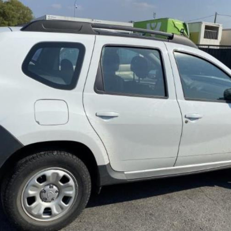 Feu arriere stop central DACIA DUSTER 1 Photo n°20