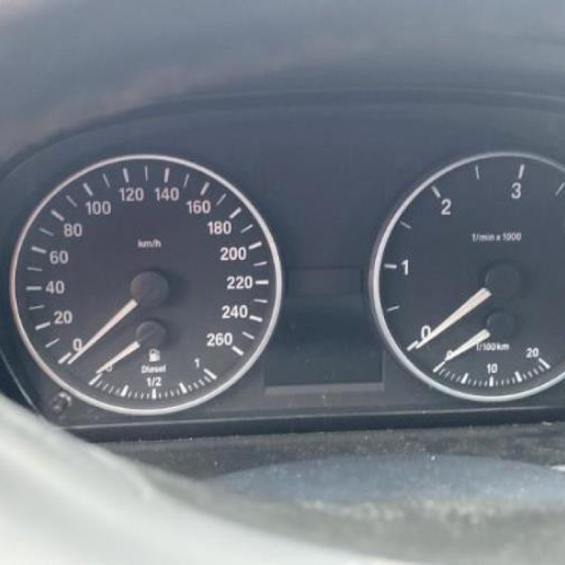 Pretensionneur de ceinture avant droit BMW SERIE 3 E90 Photo n°20