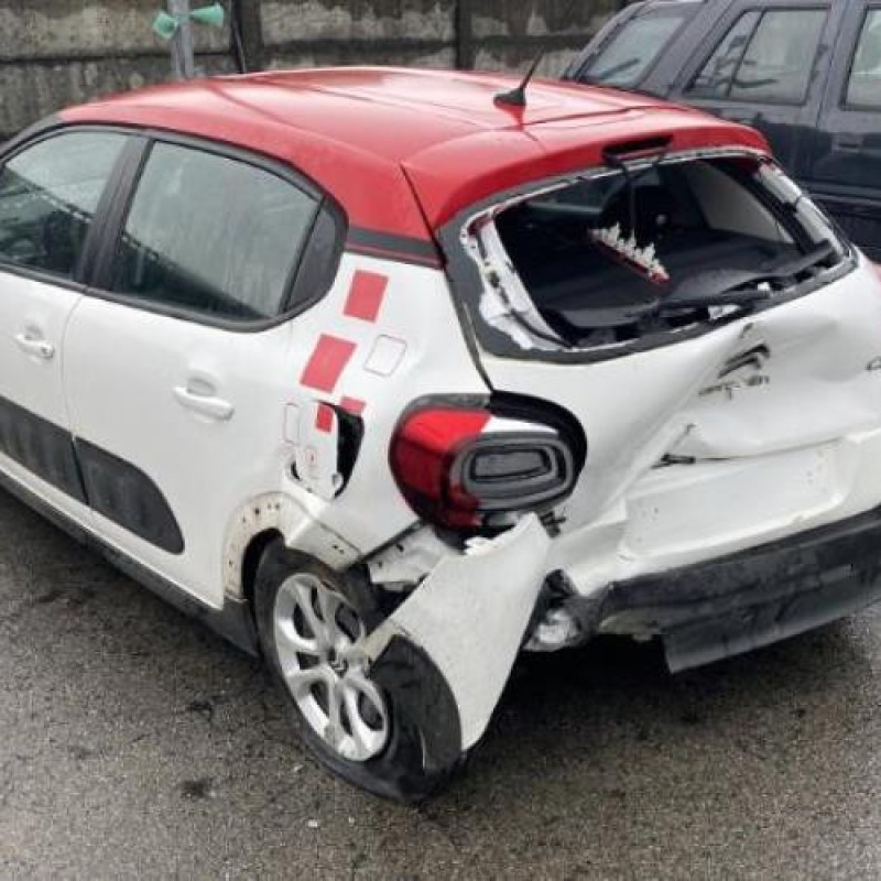 Pare boue avant gauche CITROEN C3 3 Photo n°12