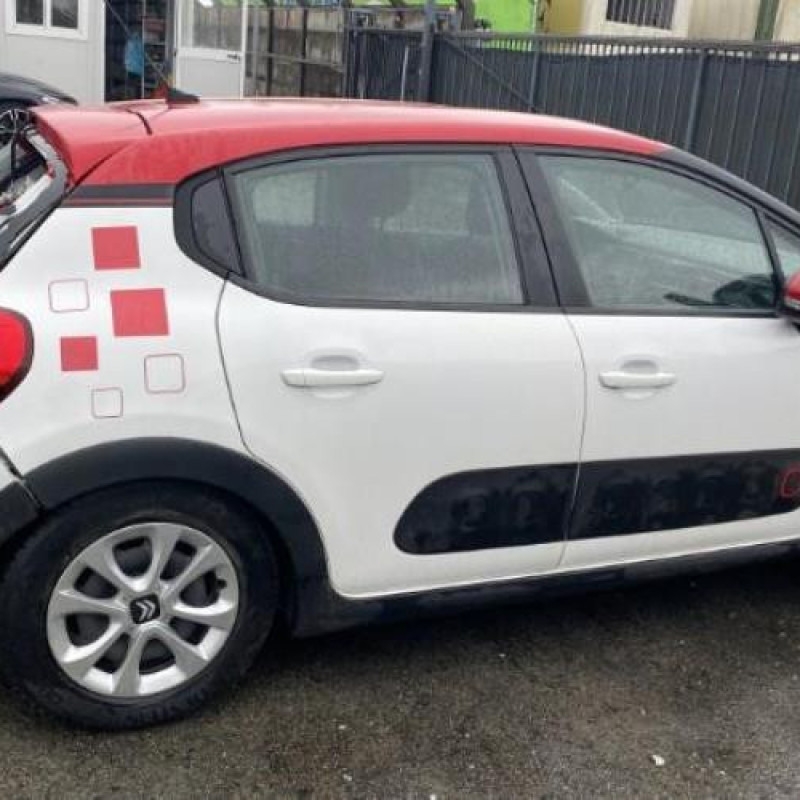Pare boue avant gauche CITROEN C3 3 Photo n°15