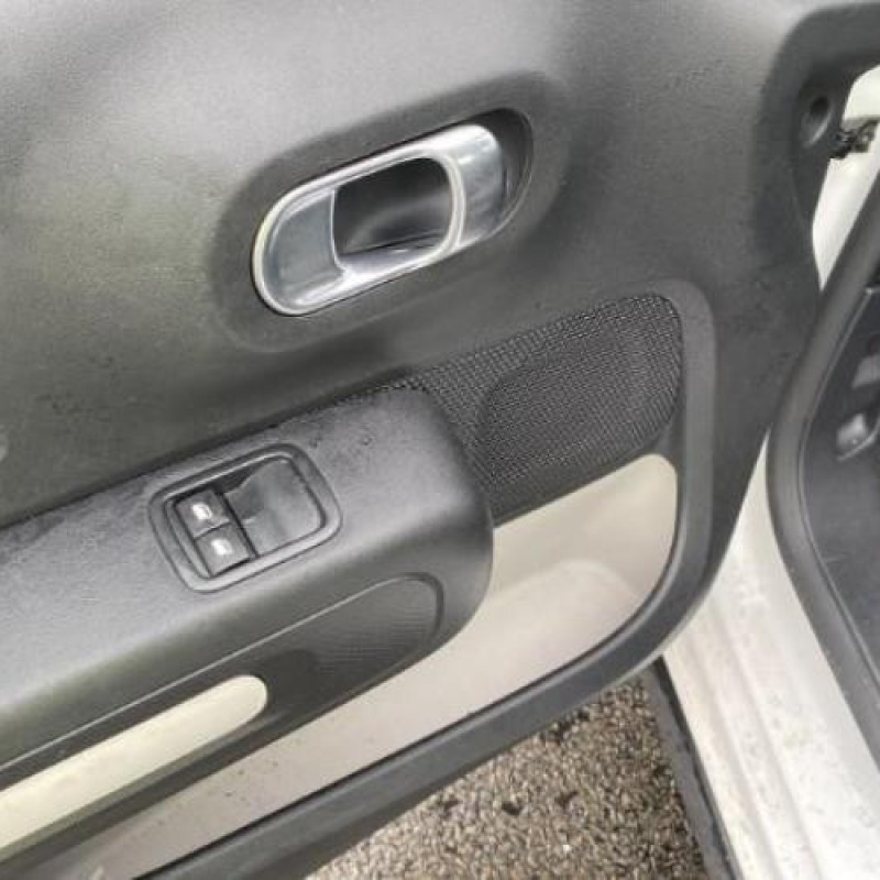 Pare boue avant gauche CITROEN C3 3 Photo n°17