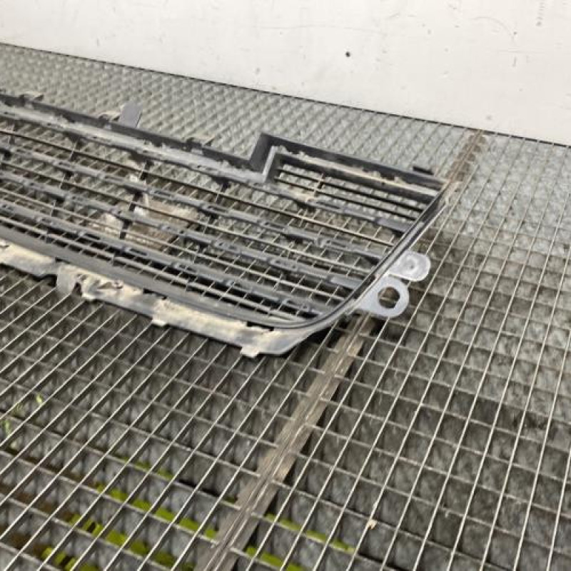 Grille de calandre PEUGEOT 2008 1 Photo n°2