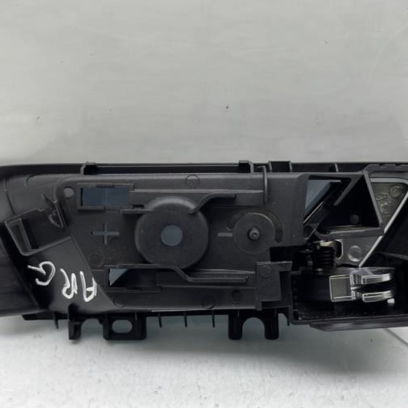 Poignee interieur arriere gauche FORD FOCUS 4 Photo n°2