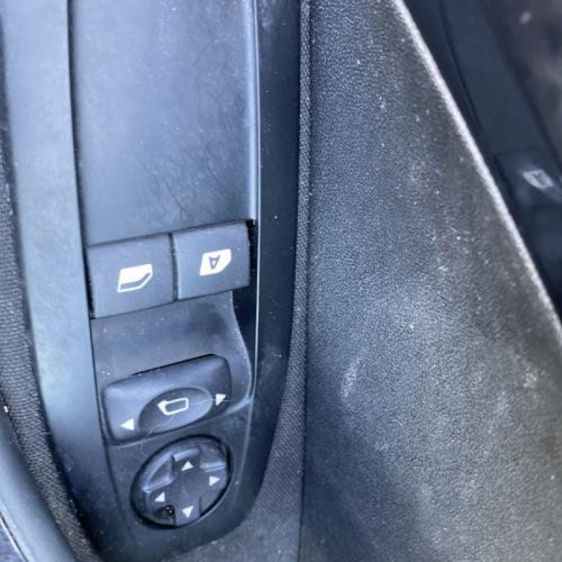 Ecran GPS PEUGEOT 208 1 Photo n°17