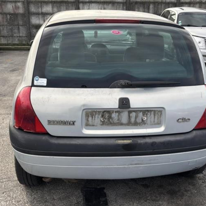 Pompe à carburant RENAULT CLIO 2 Photo n°8
