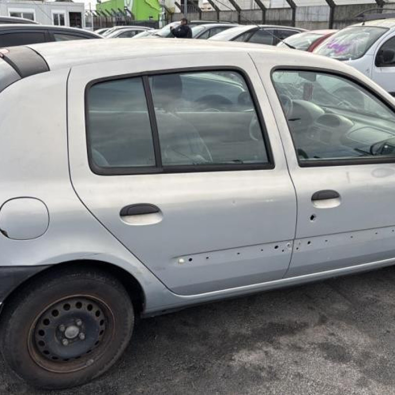 Pompe à carburant RENAULT CLIO 2 Photo n°10