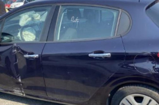 Ecran GPS PEUGEOT 208 1