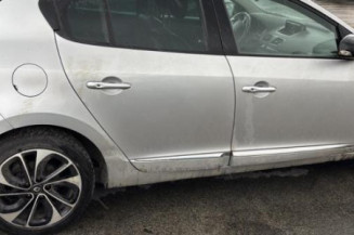 Poignee porte arriere droit RENAULT MEGANE 3