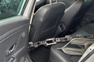 Poignee porte arriere droit RENAULT MEGANE 3
