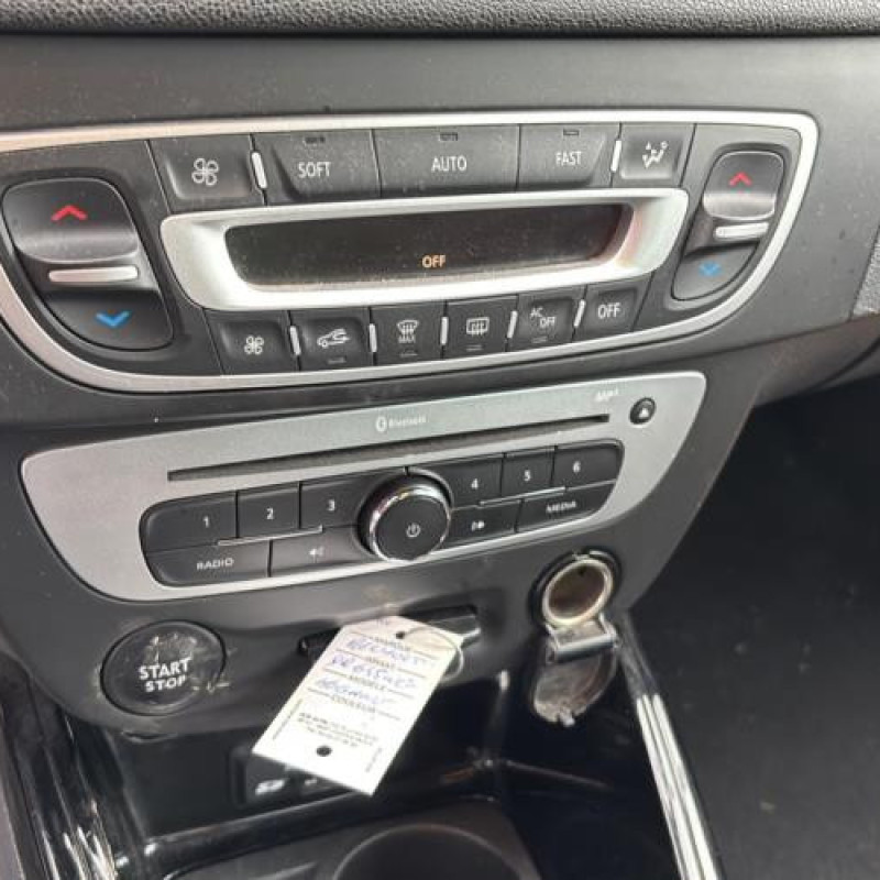 Poignee porte arriere droit RENAULT MEGANE 3 Photo n°20