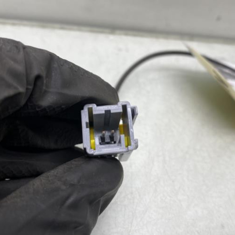 Attache ceinture avant droit PEUGEOT 208 1 Photo n°4