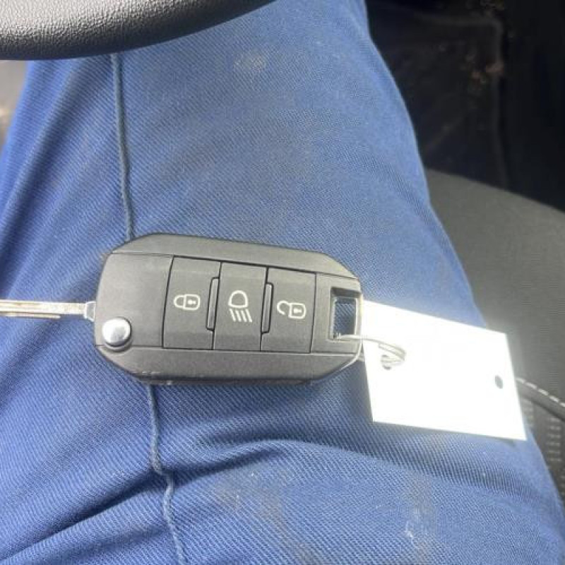 Attache ceinture avant droit PEUGEOT 208 1 Photo n°18