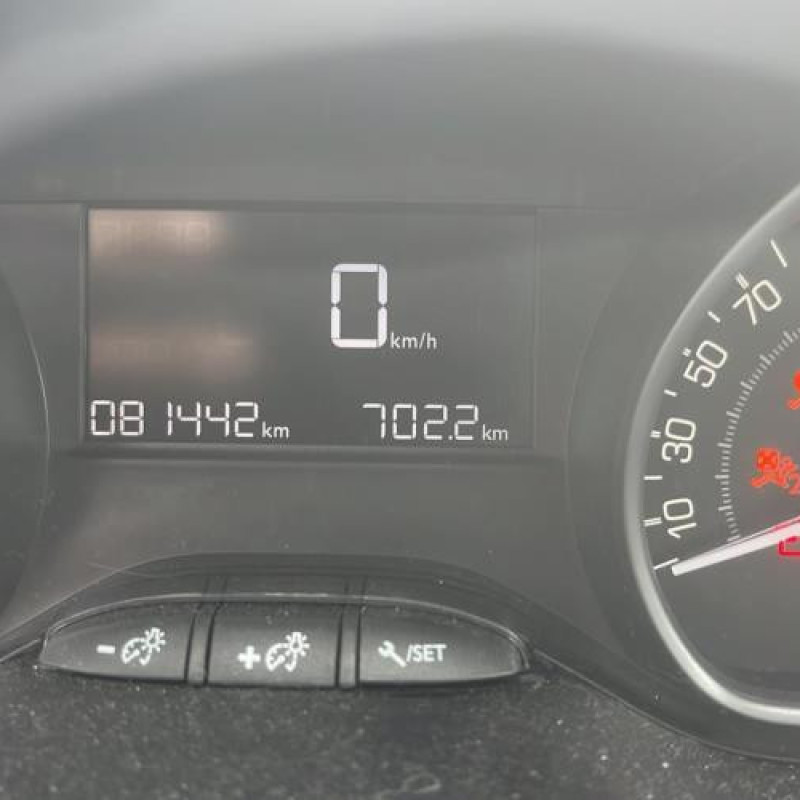 Ecran GPS PEUGEOT 208 1 Photo n°14