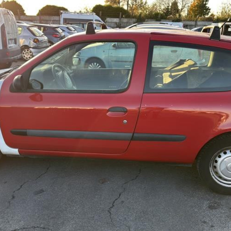Bouton de warning RENAULT CLIO 2 CAMPUS Photo n°9