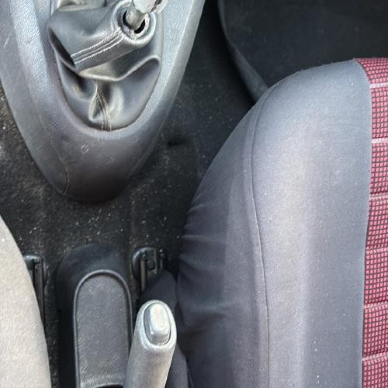 Bouton de warning RENAULT CLIO 2 CAMPUS Photo n°16