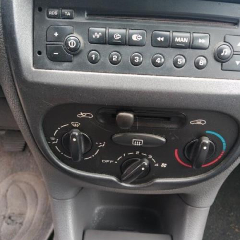 Autoradio d'origine PEUGEOT 206 Photo n°13