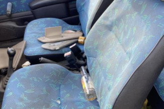 Leve vitre mecanique avant droit PEUGEOT 106