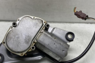 Moteur essuie glace arriere PEUGEOT 106