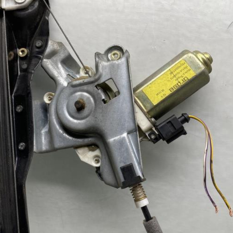 Leve vitre electrique avant droit FORD FOCUS 1 Photo n°8