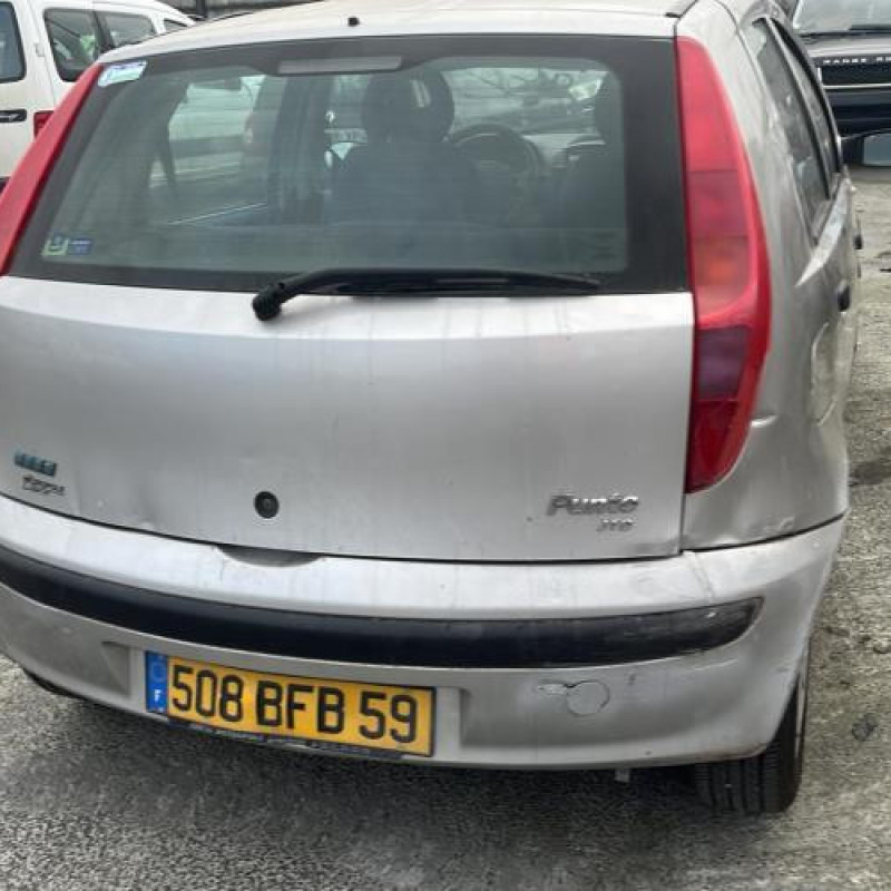 Plage arriere FIAT PUNTO 2 Photo n°9