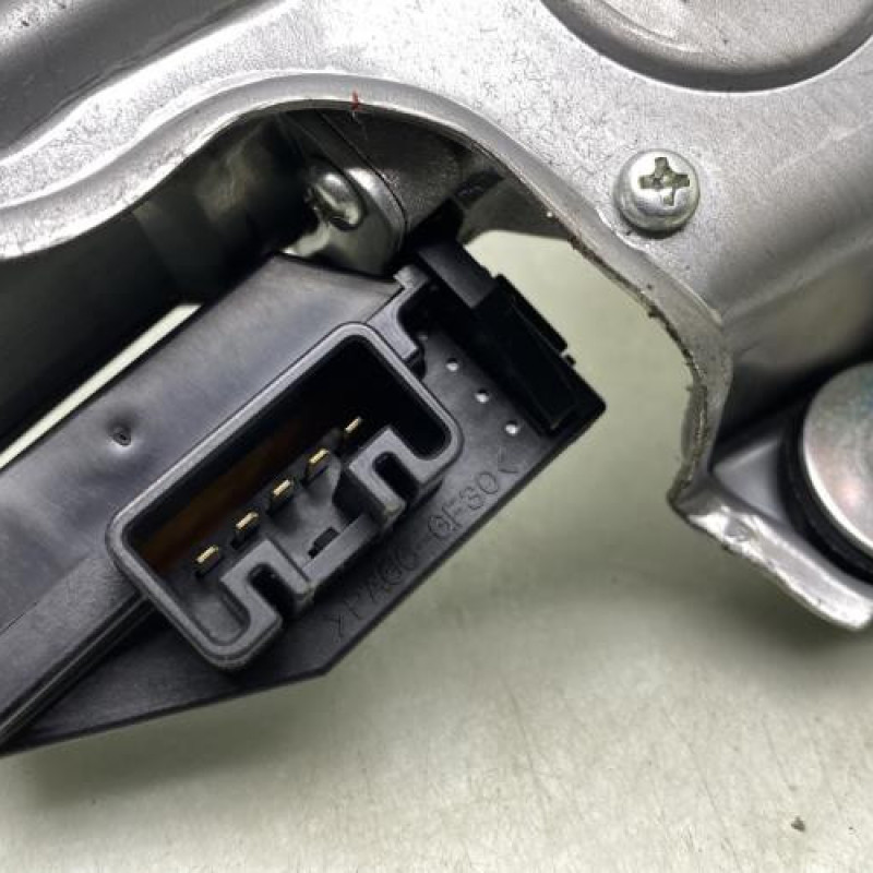 Moteur essuie glace arriere TOYOTA VERSO Photo n°3