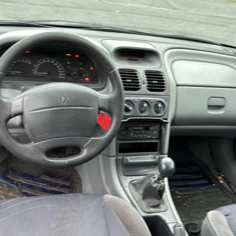 Moteur essuie glace avant RENAULT LAGUNA 1 Photo n°16
