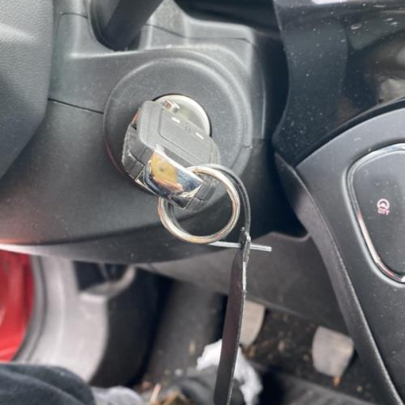 Feu arriere secondaire gauche (feux) OPEL CORSA E Photo n°13