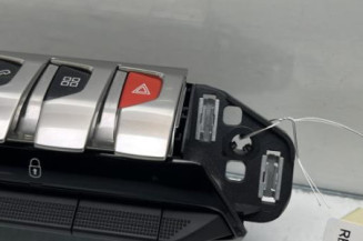 Bouton de warning PEUGEOT 3008 2