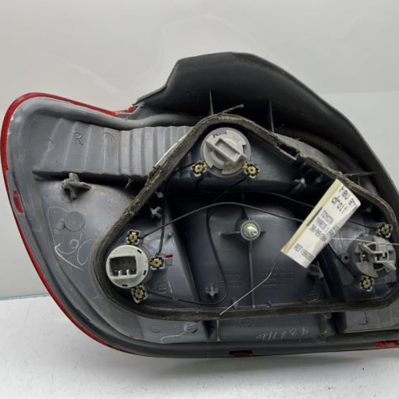 Feu arriere principal droit (feux) TOYOTA YARIS 1 Photo n°4