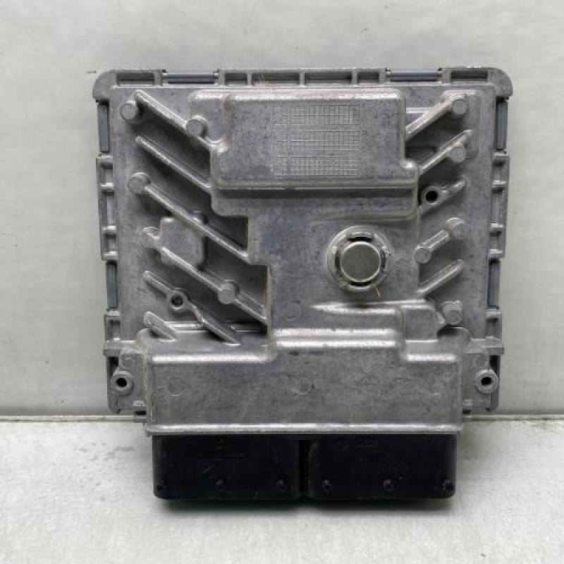 Calculateur moteur AUDI TT 3 Photo n°1