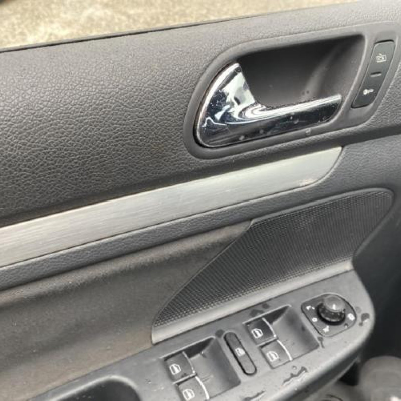 Etrier arriere droit (freinage) VOLKSWAGEN GOLF 5 Photo n°10