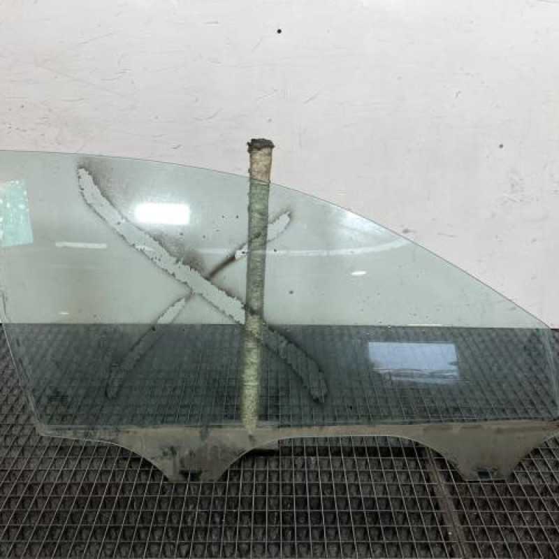 Vitre avant droit VOLKSWAGEN PASSAT 4 Photo n°1