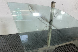 Vitre avant droit VOLKSWAGEN PASSAT 4