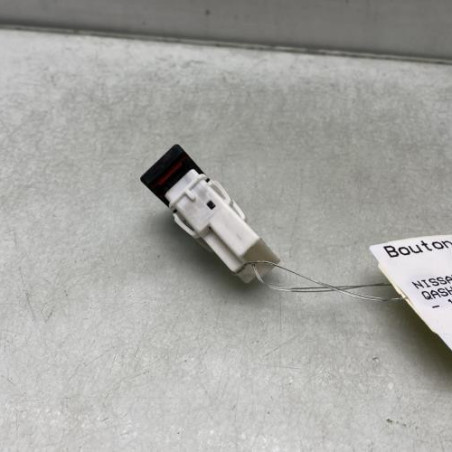 Bouton de warning NISSAN QASHQAI 1