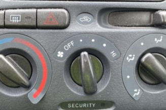 Interrupteur de leve vitre avant gauche TOYOTA YARIS 1