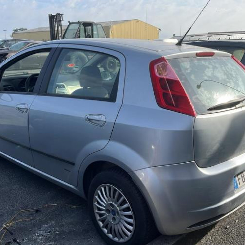 Feu arriere principal droit (feux) FIAT GRANDE PUNTO Photo n°7