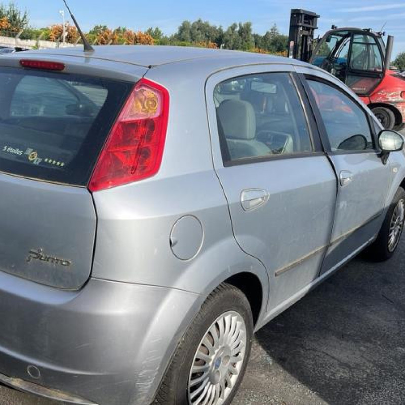 Feu arriere principal droit (feux) FIAT GRANDE PUNTO Photo n°8