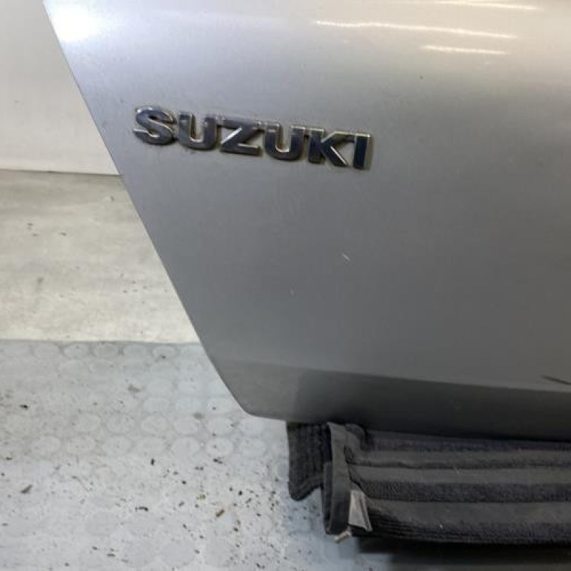 Malle/Hayon arriere SUZUKI SWIFT 3 Photo n°7