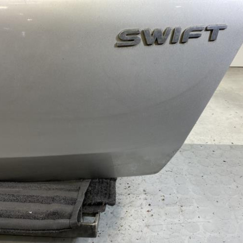 Malle/Hayon arriere SUZUKI SWIFT 3 Photo n°8