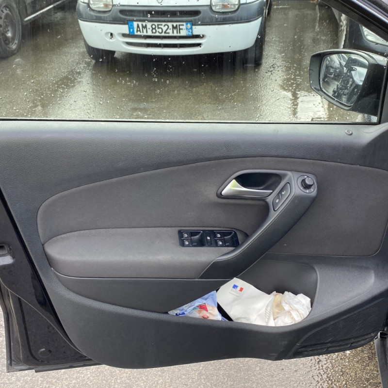 VOLKSWAGEN POLO 5 PHASE 1 1.2 TDI - 12V TURBO Photo n°9