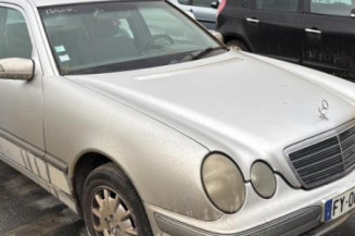 Optique avant principal gauche (feux)(phare) MERCEDES CLASSE E 210