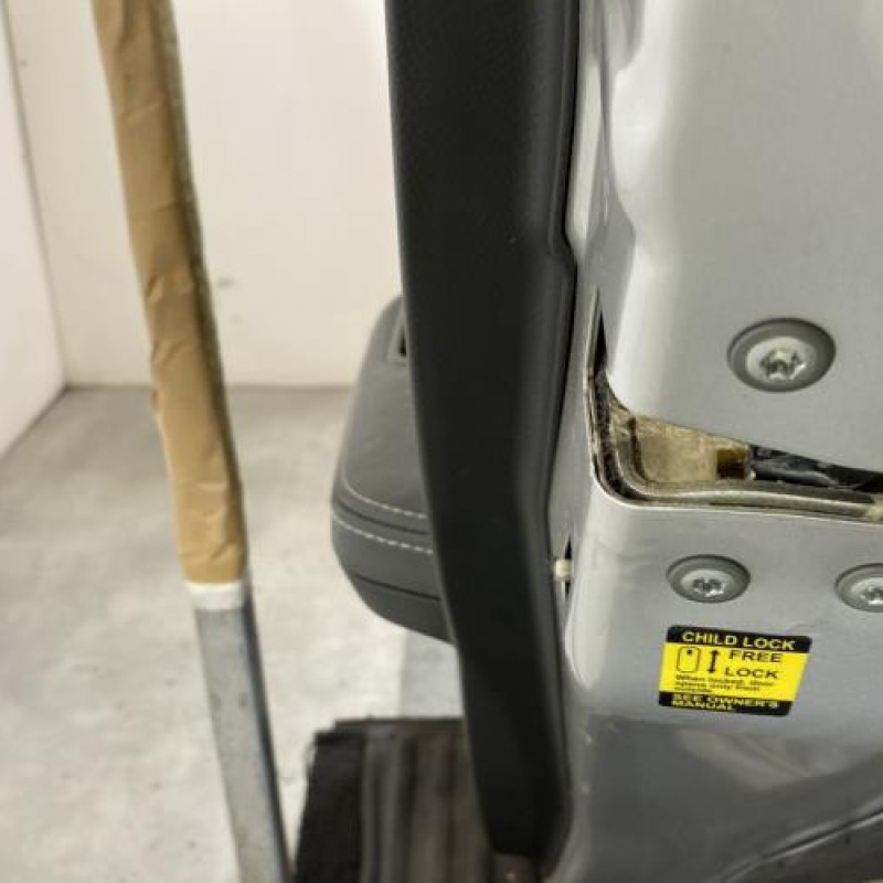 Porte arriere droit SUZUKI SWIFT 3 Photo n°3
