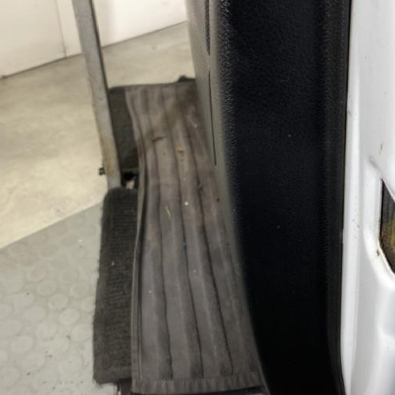 Porte avant droit FORD FIESTA 5 Photo n°6