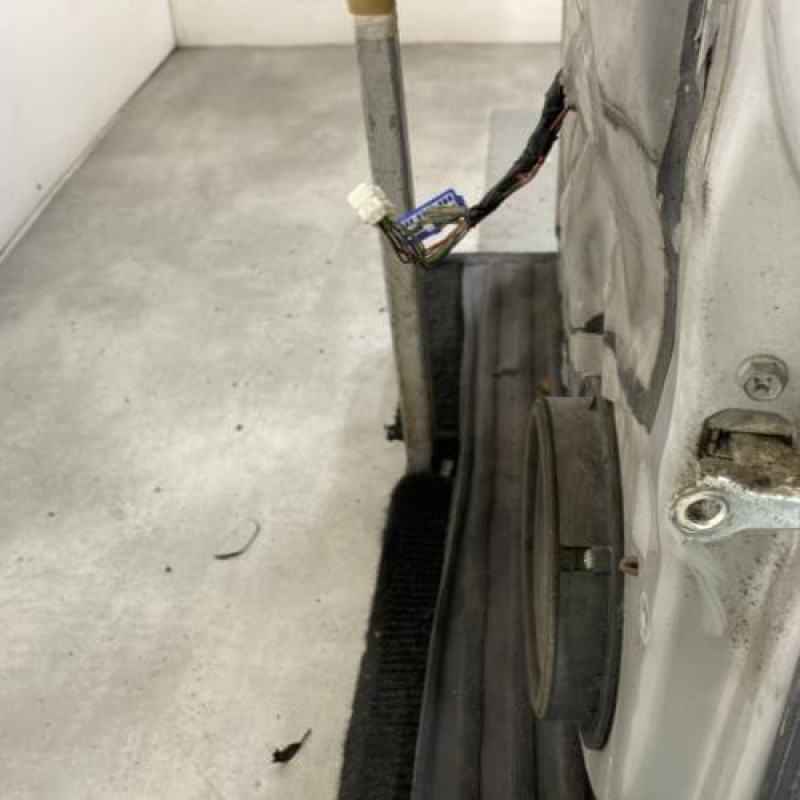 Porte avant gauche SUZUKI SWIFT 3 Photo n°7