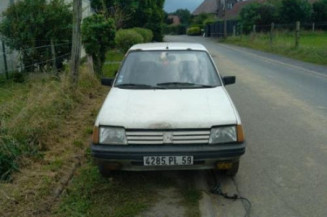 Serrure avant droit PEUGEOT 205