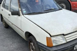 Serrure avant droit PEUGEOT 205