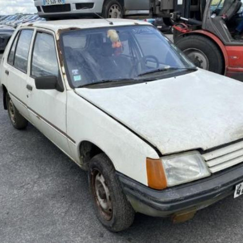 Serrure avant droit PEUGEOT 205 Photo n°8