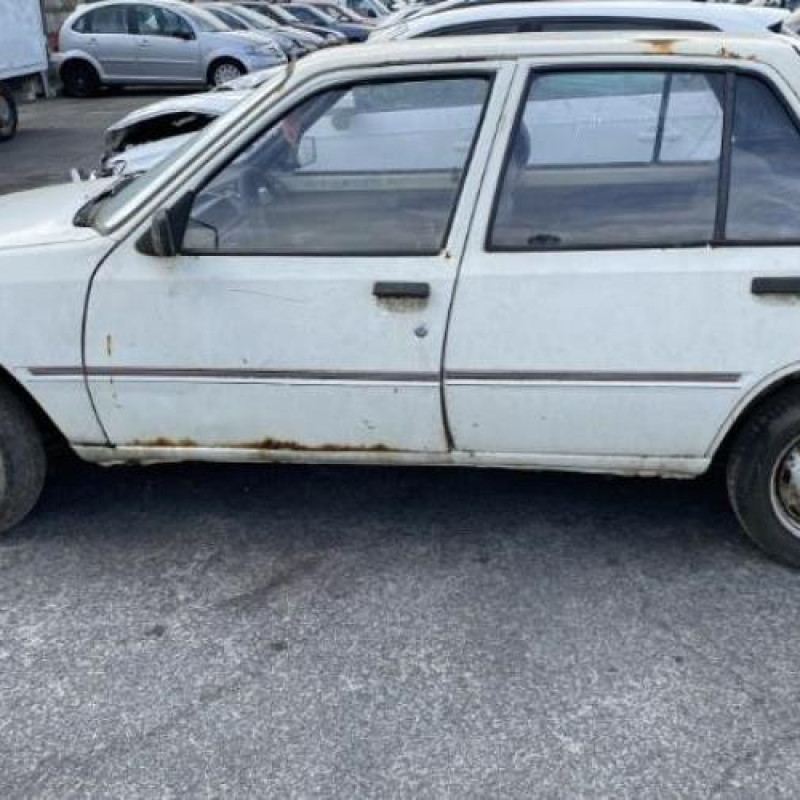 Serrure avant droit PEUGEOT 205 Photo n°12